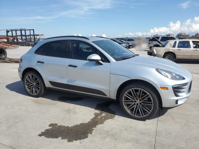 VIN WP1AA2A56HLB83730 2017 PORSCHE MACAN no.4