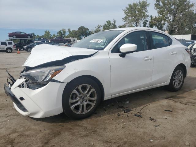 VIN 3MYDLBZV9GY103678 2016 Toyota Scion no.1