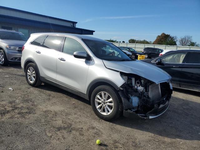 VIN 5XYPG4A57KG489408 2019 KIA Sorento, LX no.4