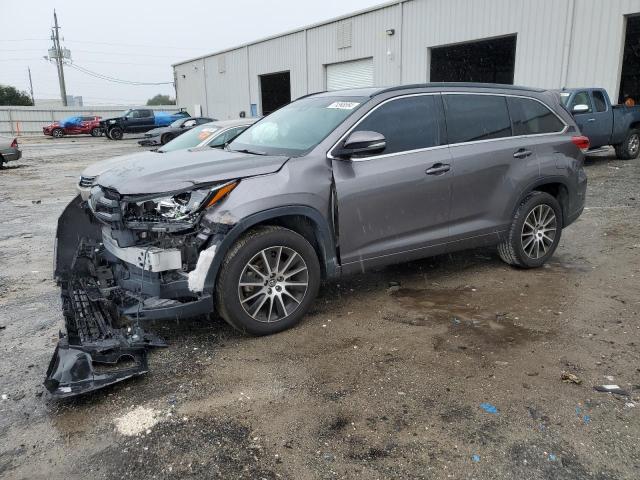 VIN 5TDKZRFH8JS287909 2018 Toyota Highlander, SE no.1