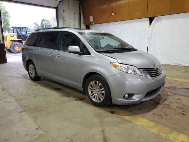 VIN 5TDYZ3DC3HS775996 2017 Toyota Sienna, Xle no.4