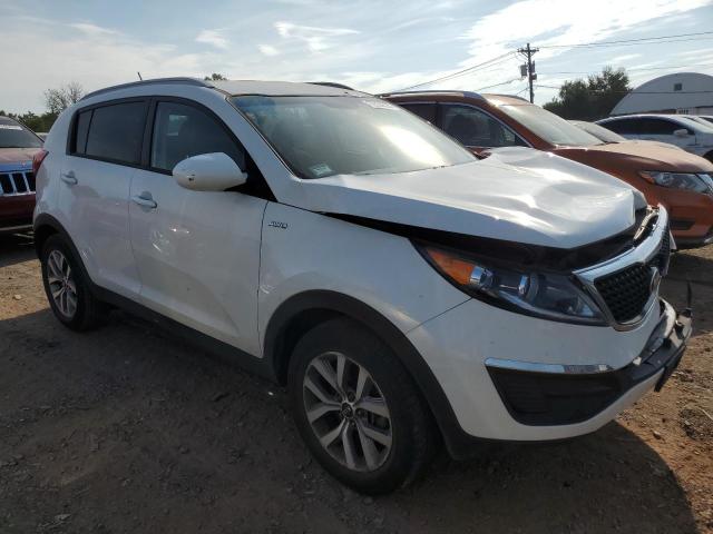 VIN KNDPBCAC5G7798824 2016 KIA Sportage, LX no.4