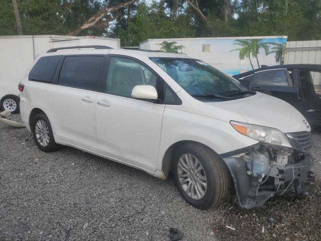 VIN 5TDYK3DC9FS610746 2015 Toyota Sienna, Xle no.4