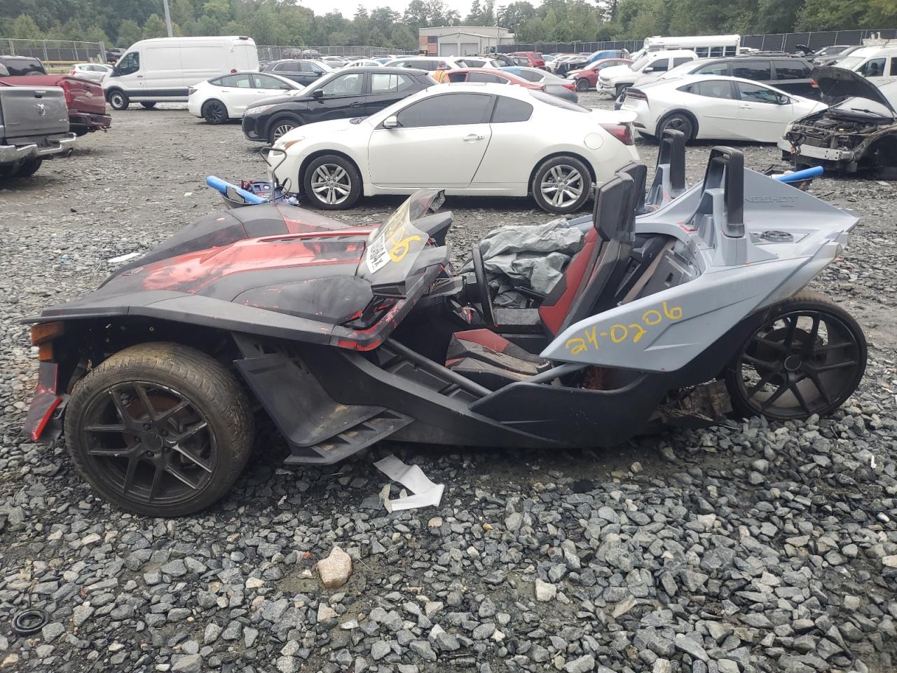 Lot #3024161807 2016 POLARIS SLINGSHOT