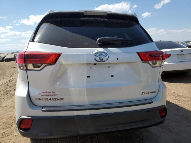 VIN 5TDJZRFH1HS371205 2017 Toyota Highlander, SE no.6