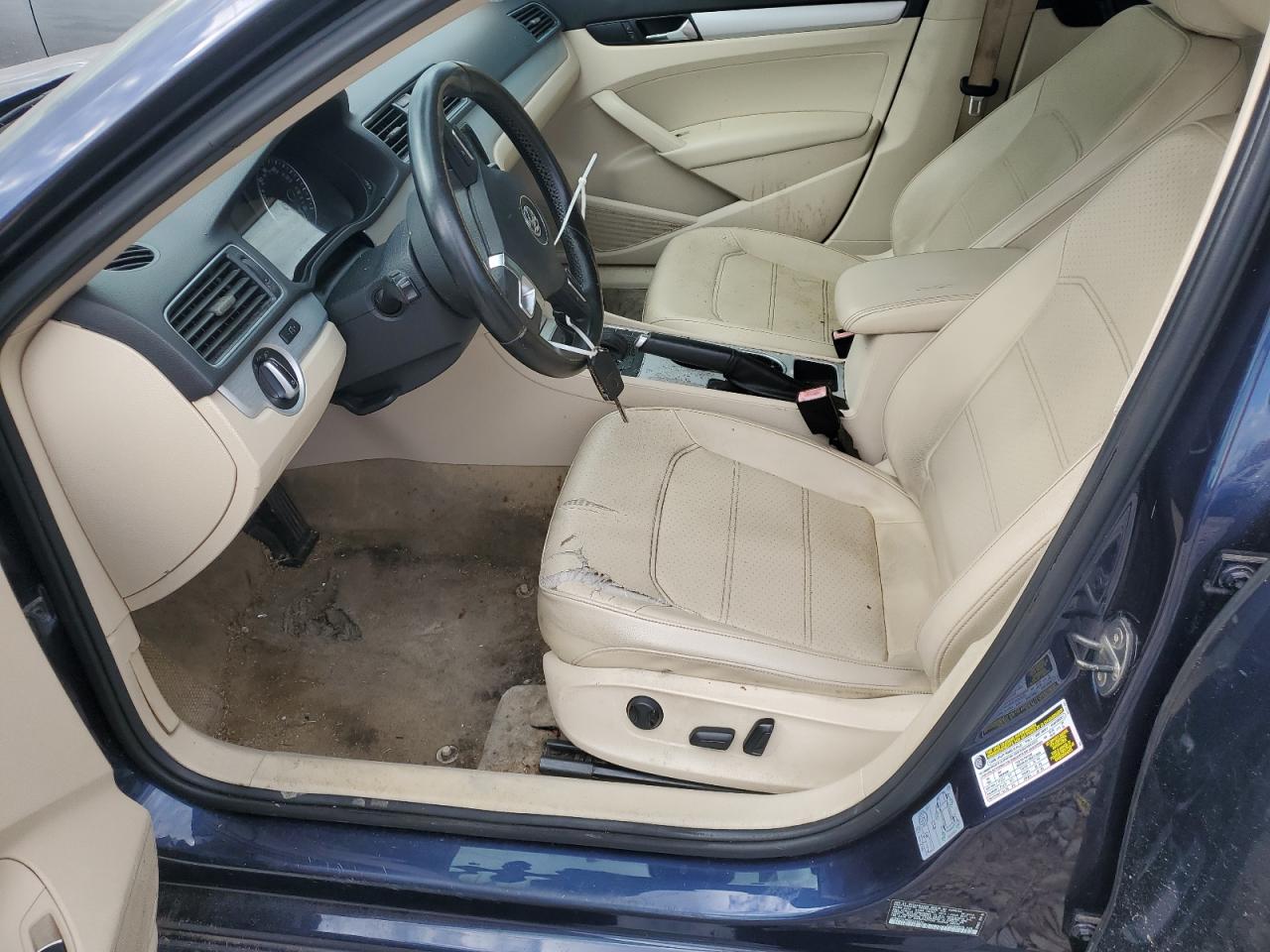 VOLKSWAGEN PASSAT SE