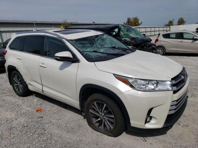 VIN 5TDJZRFH6JS485383 2018 Toyota Highlander, SE no.4