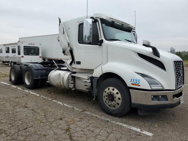 Vin: 4v4nc9ej8kn900755, lot: 71598384, volvo vn vnl 2019 img_1