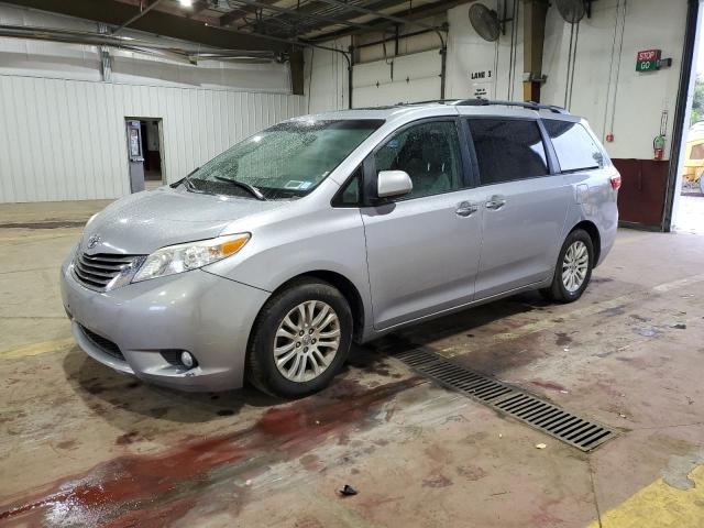 VIN 5TDYZ3DC3HS775996 2017 Toyota Sienna, Xle no.1