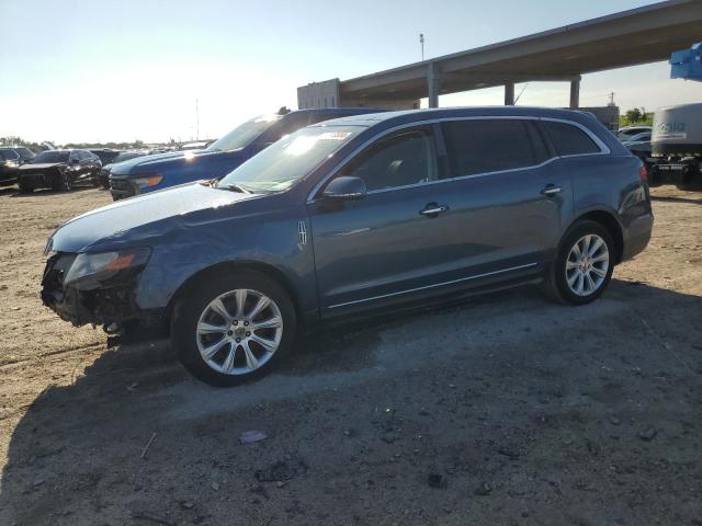 LINCOLN MKT 2018 blue  gas 2LMHJ5FK3JBL01111 photo #1