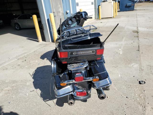 2010 HARLEY-DAVIDSON FLHTCU - 1HD1FC415AB643858
