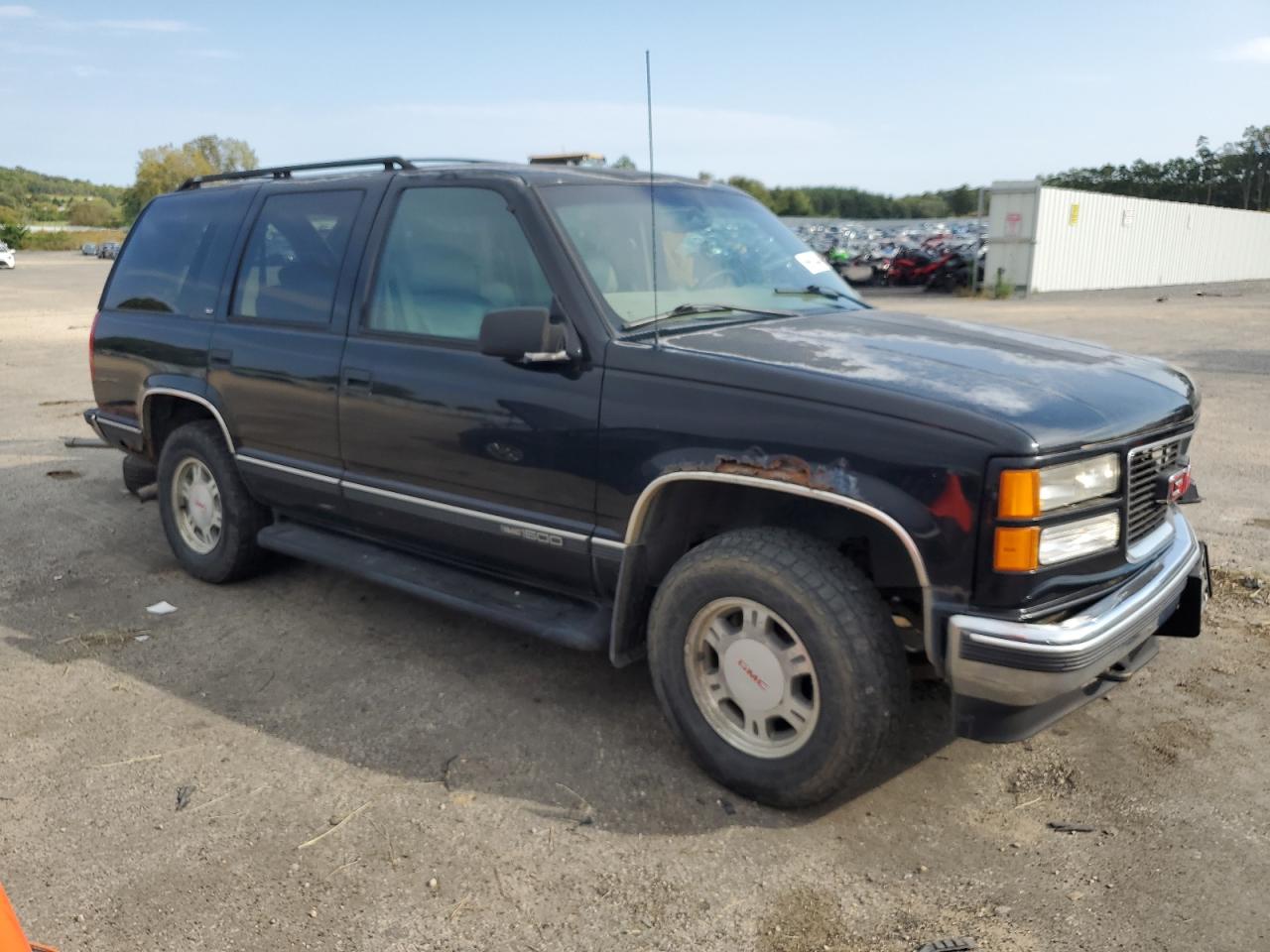 Lot #2838561875 1999 GMC YUKON