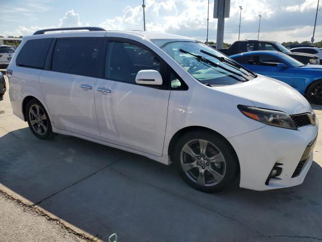 2018 TOYOTA SIENNA SE 5TDXZ3DC4JS924904