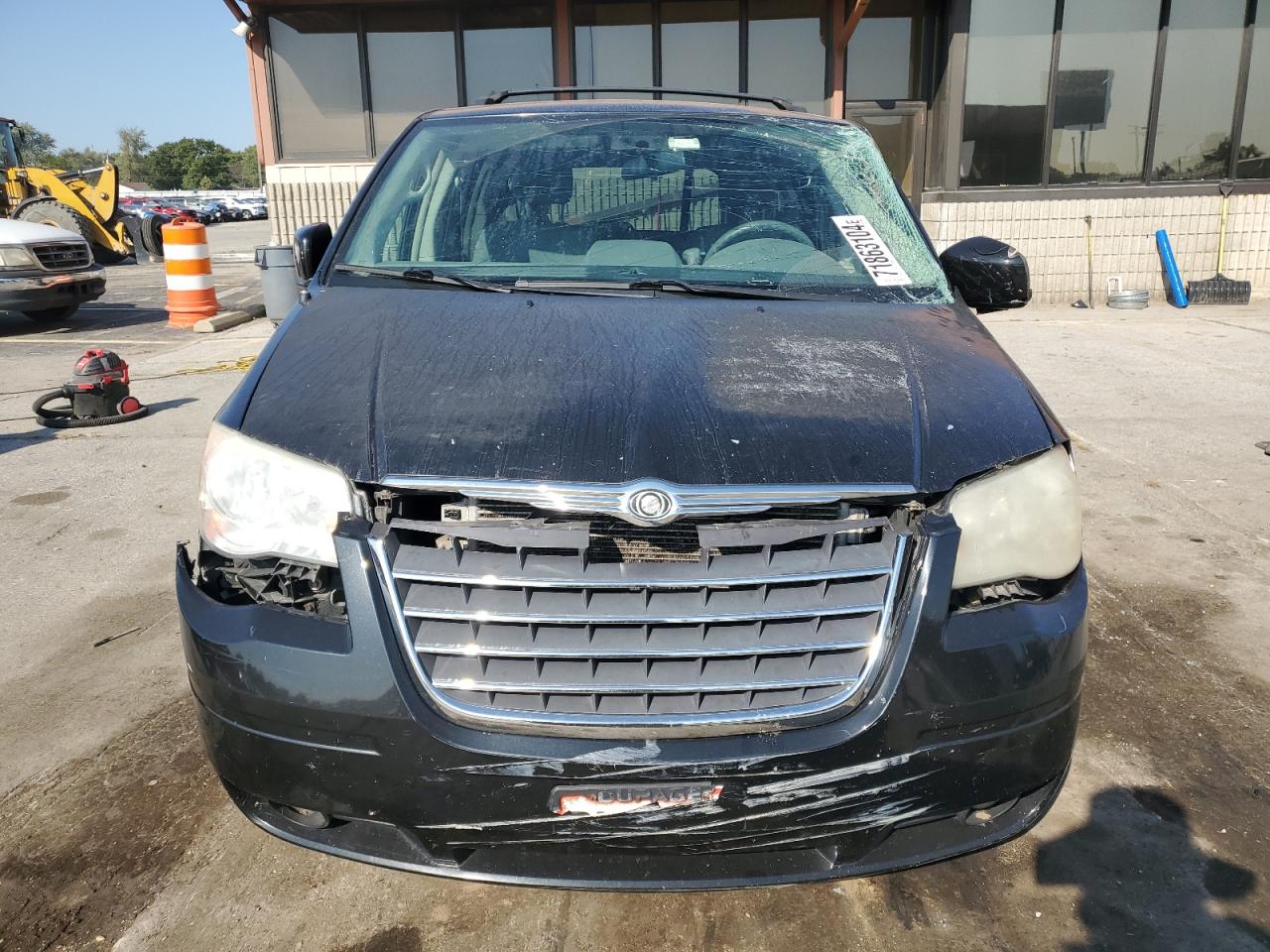 Lot #2855579065 2010 CHRYSLER TOWN & COU