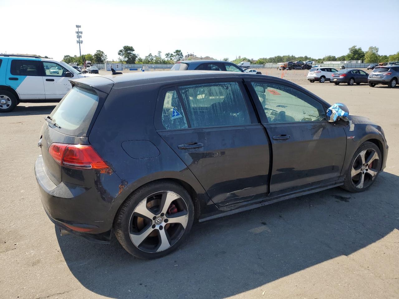 Lot #2831431389 2017 VOLKSWAGEN GTI SPORT