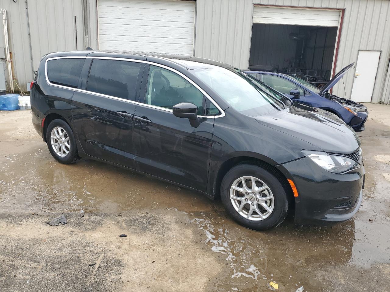 Lot #2898067254 2023 CHRYSLER VOYAGER LX