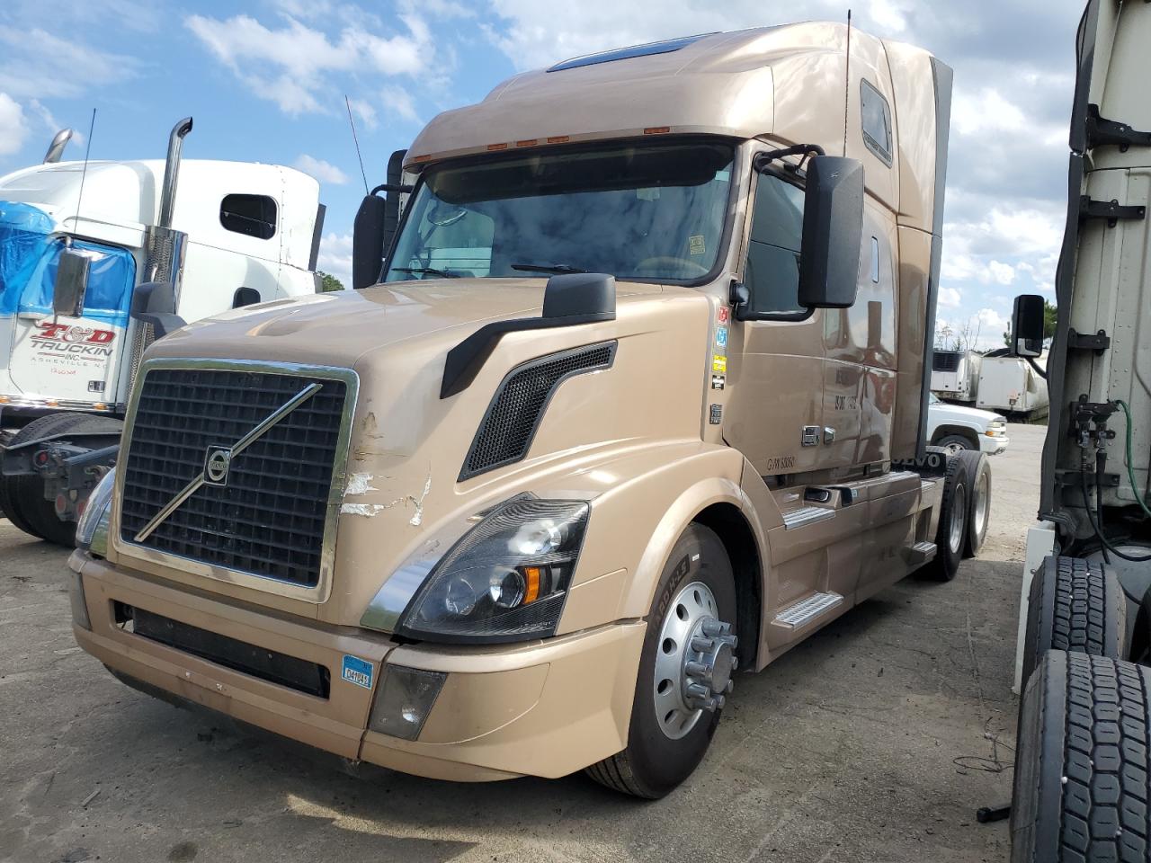 Lot #2911830993 2016 VOLVO VN VNL