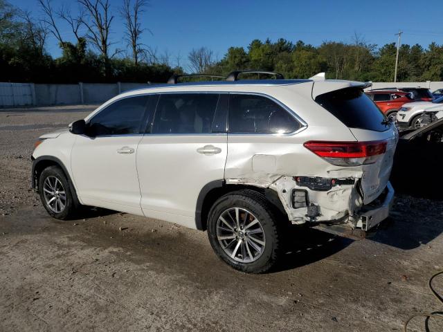 VIN 5TDJZRFH6JS523808 2018 Toyota Highlander, SE no.2