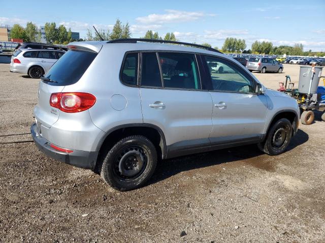 VOLKSWAGEN TIGUAN SE 2009 silver  gas WVGBV75N69W526260 photo #4