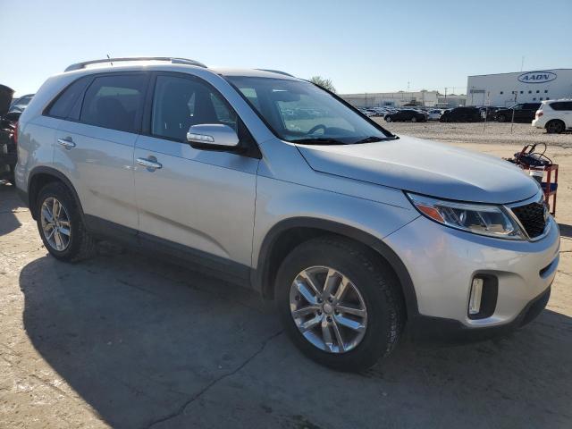 VIN 5XYKT4A67FG634077 2015 KIA Sorento, LX no.4