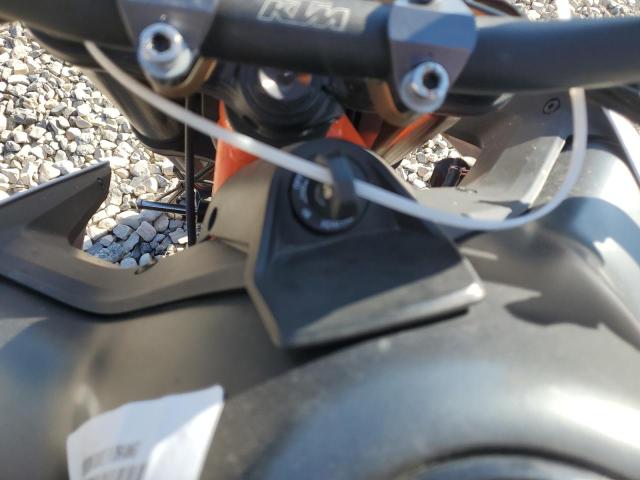 2021 KTM 890 DUKE R - VBKTU9403MM810932