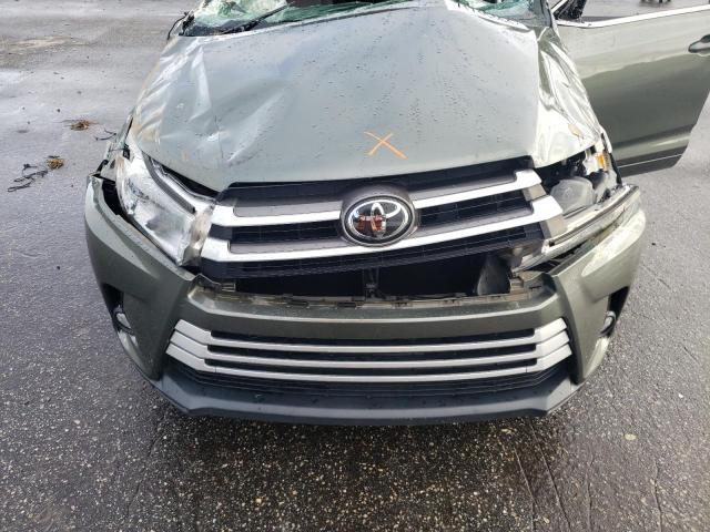 VIN 5TDKZRFH7JS236370 2018 Toyota Highlander, SE no.12