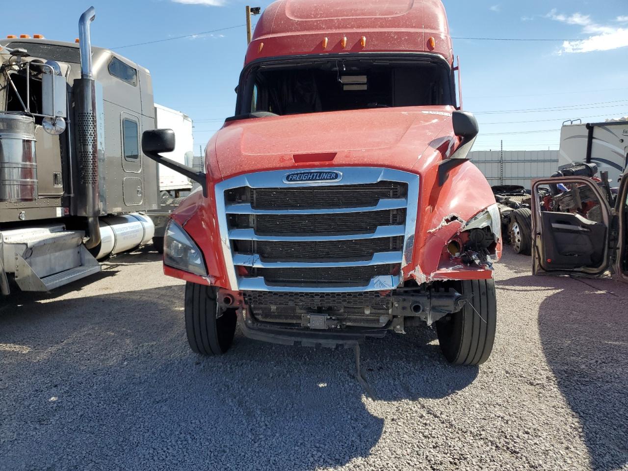 Lot #2978755942 2021 FREIGHTLINER CASCADIA 1