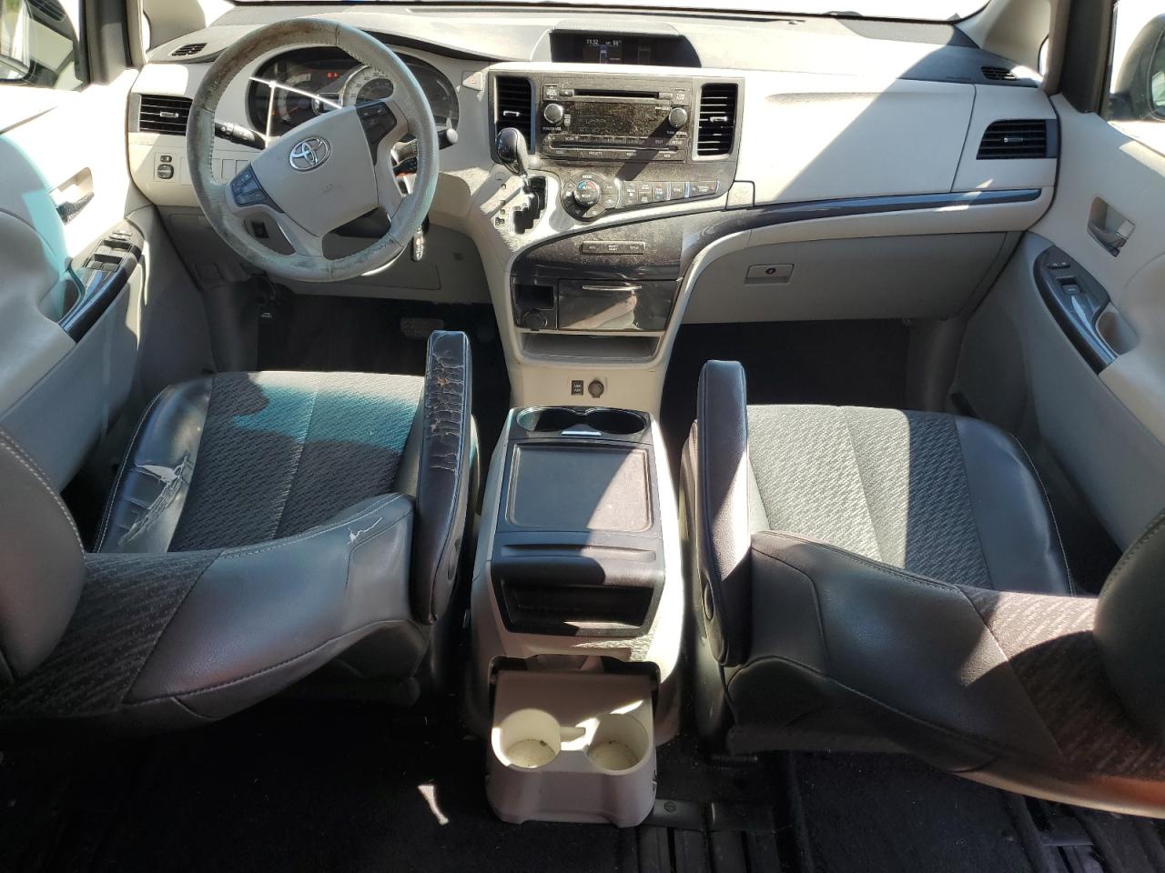 Lot #2960141204 2013 TOYOTA SIENNA SPO