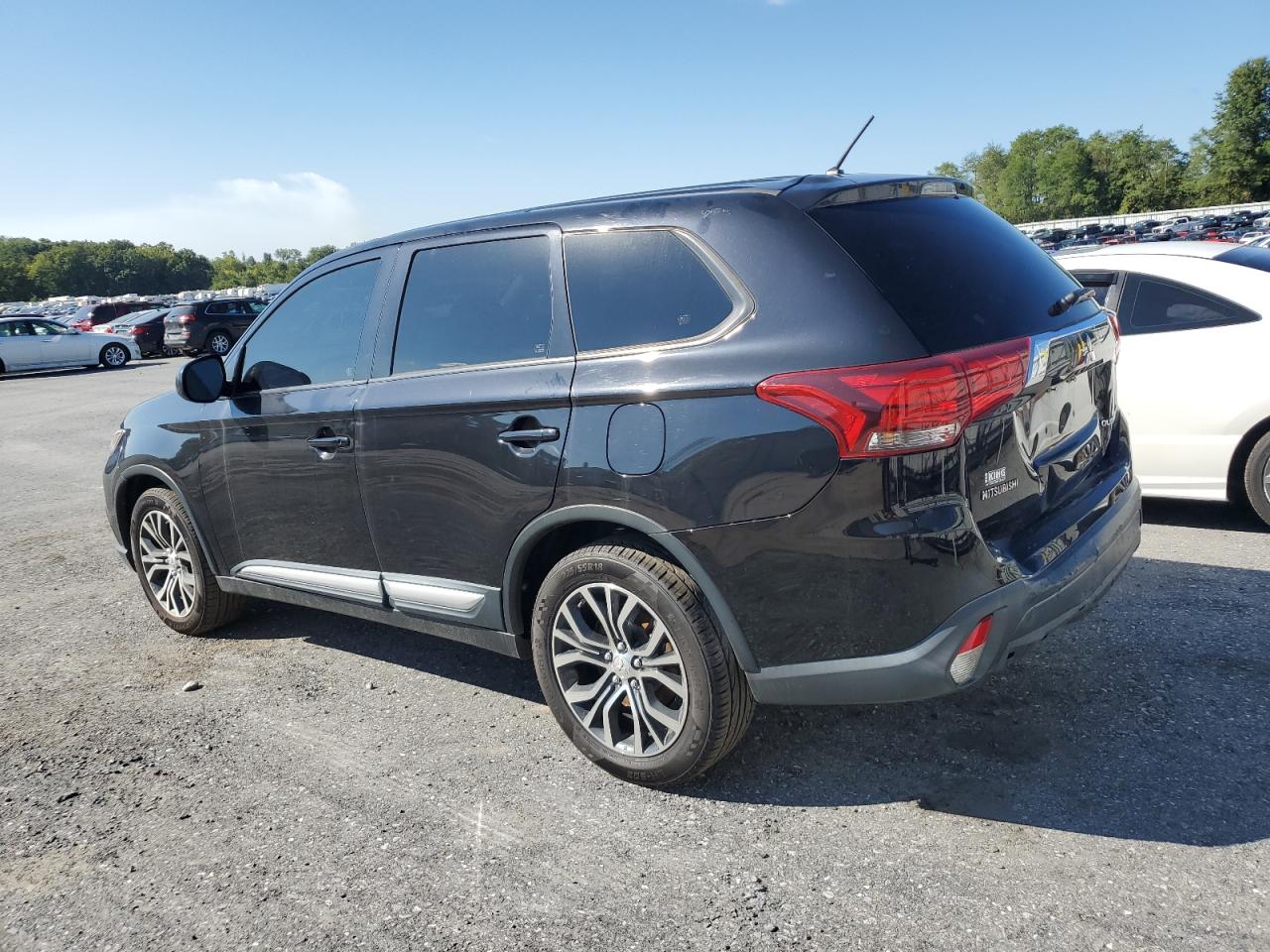 MITSUBISHI OUTLANDER SE