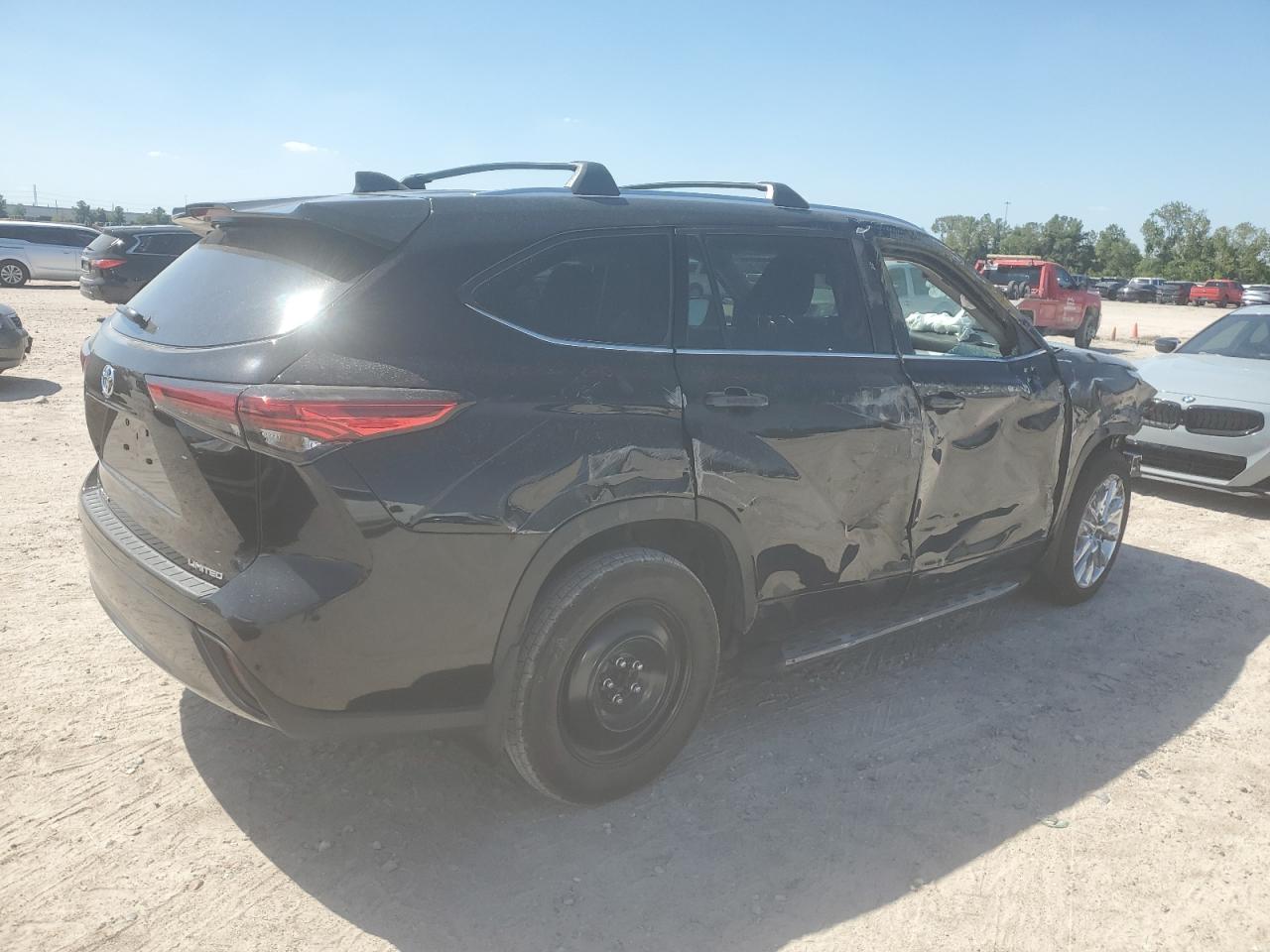 Lot #2869673945 2023 TOYOTA HIGHLANDER