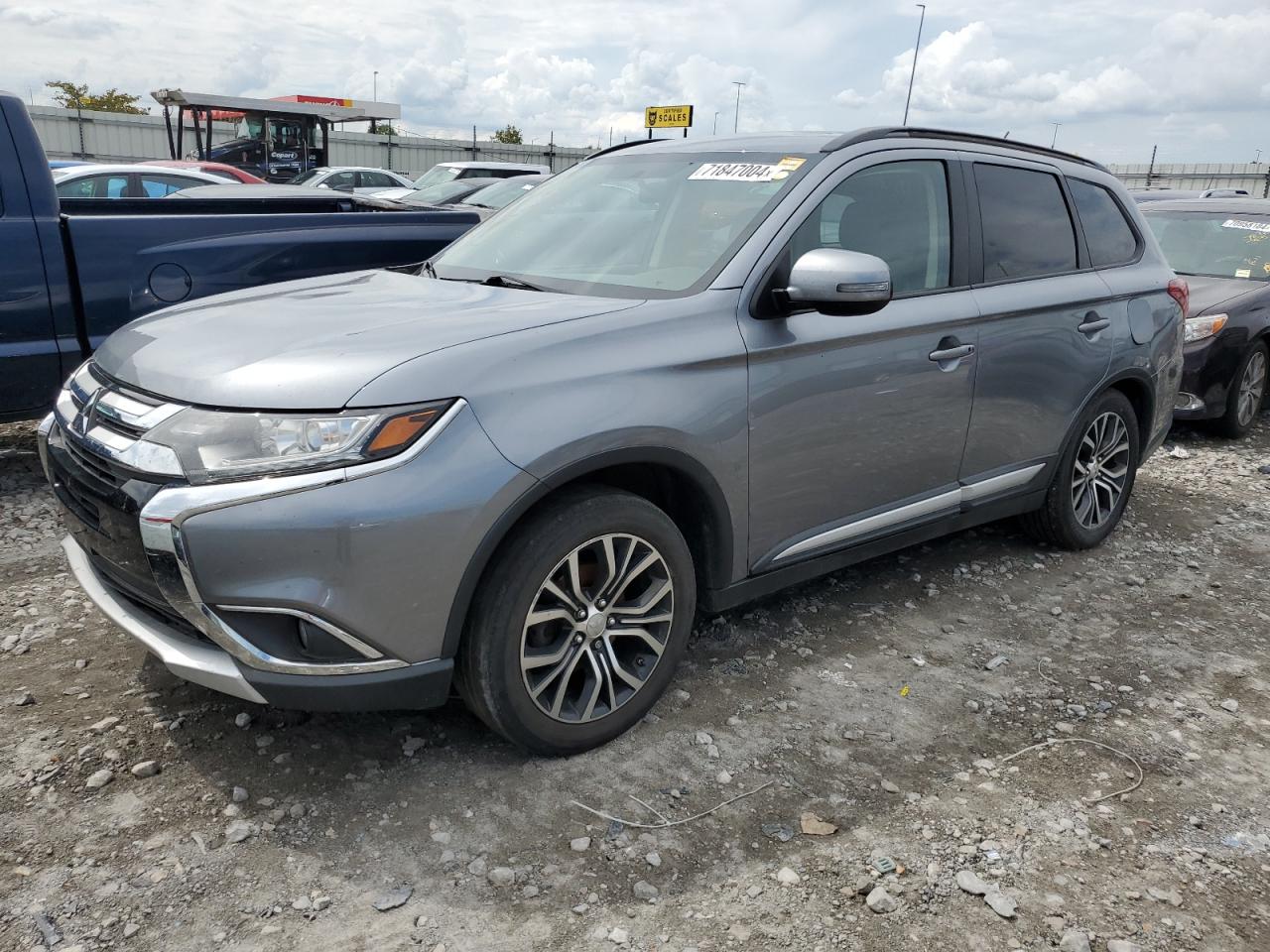 Mitsubishi Outlander 2016 MEDIUM