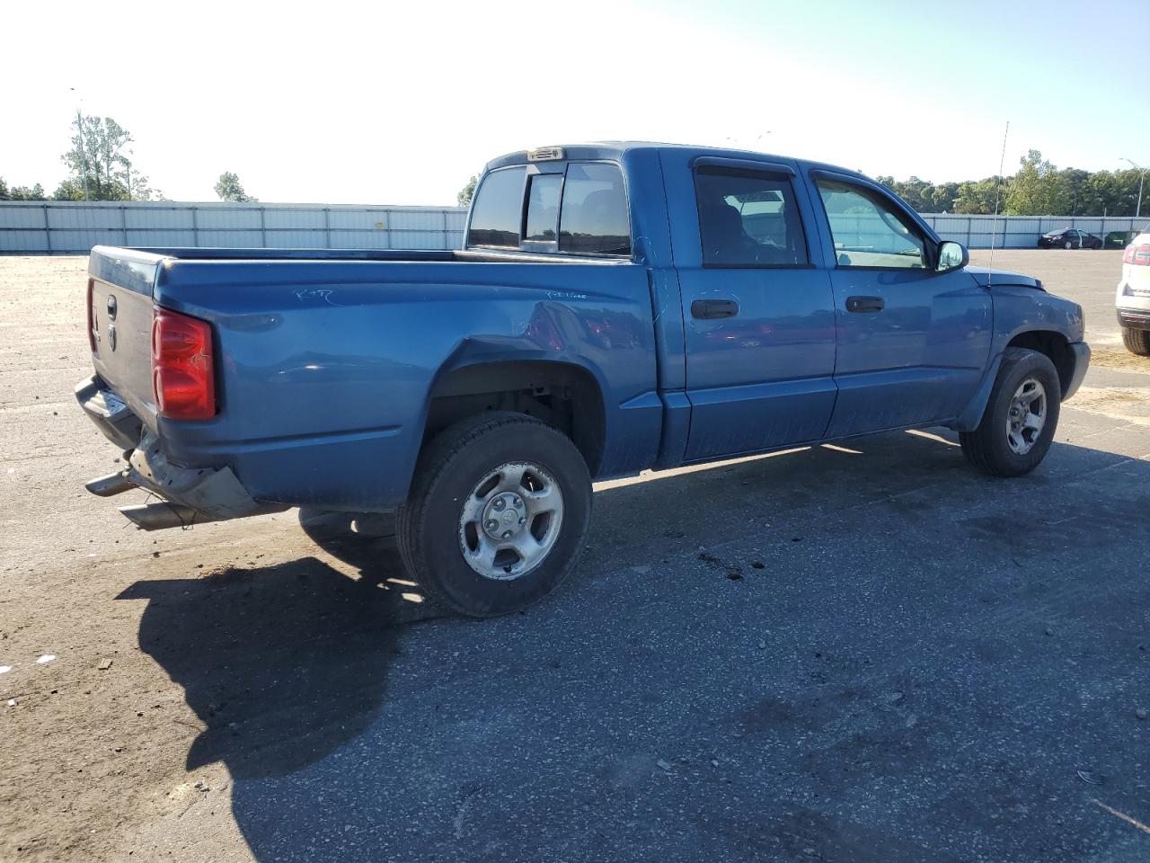 Lot #2926262504 2005 DODGE DAKOTA QUA