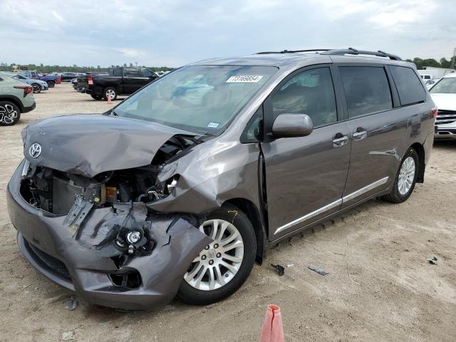 VIN 5TDYZ3DC3HS835310 2017 Toyota Sienna, Xle no.1