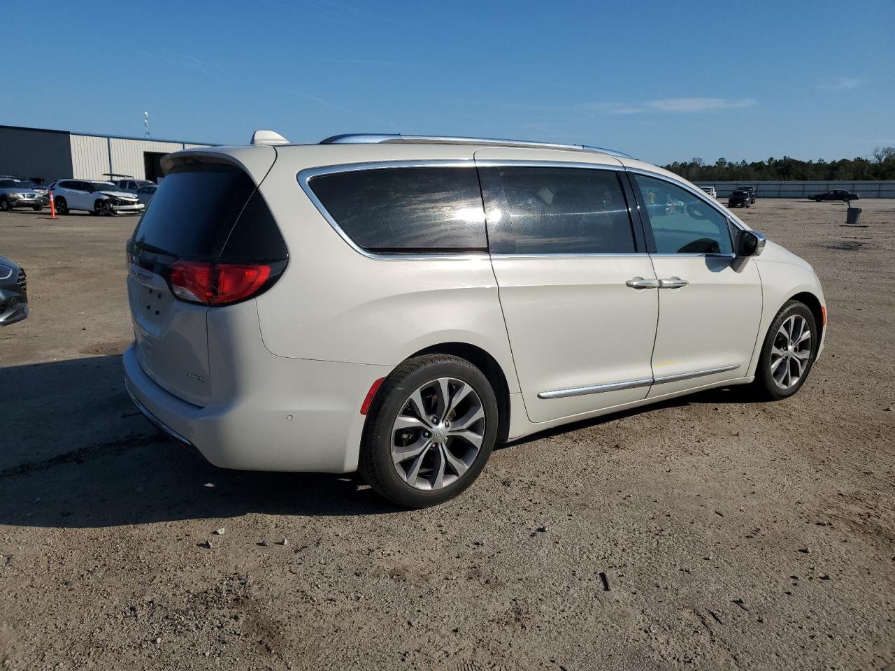 Lot #2852961300 2019 CHRYSLER PACIFICA L