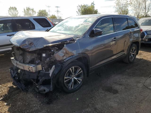 VIN 5TDBZRFH1JS869382 2018 Toyota Highlander, LE no.1