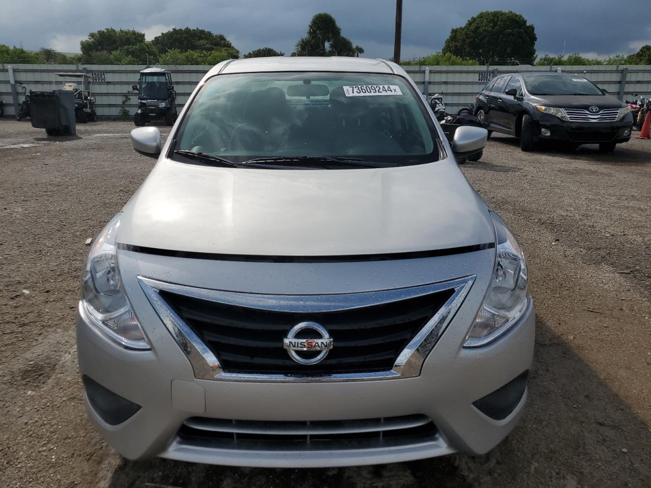 Lot #2894835837 2019 NISSAN VERSA S