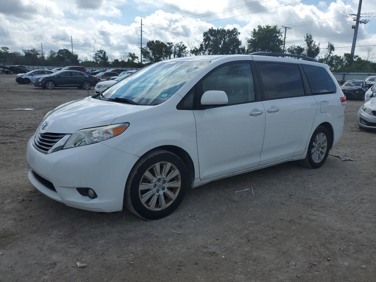  Salvage Toyota Sienna