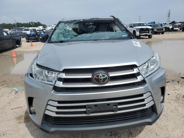 VIN 5TDKZRFHXJS529650 2018 Toyota Highlander, SE no.5