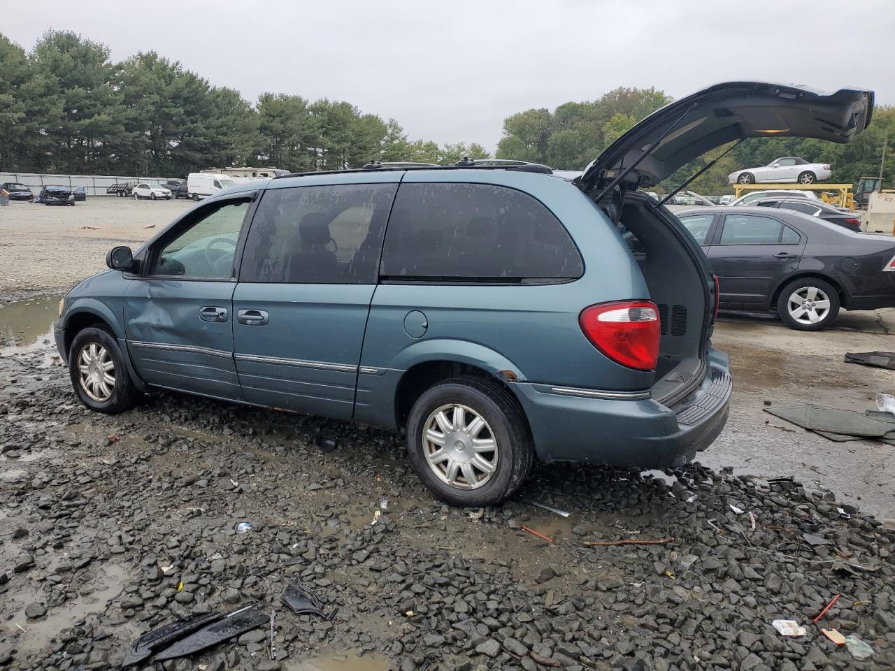 Lot #2907210624 2005 CHRYSLER TOWN & COU