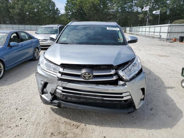 VIN 5TDJZRFH1HS432052 2017 Toyota Highlander, SE no.5