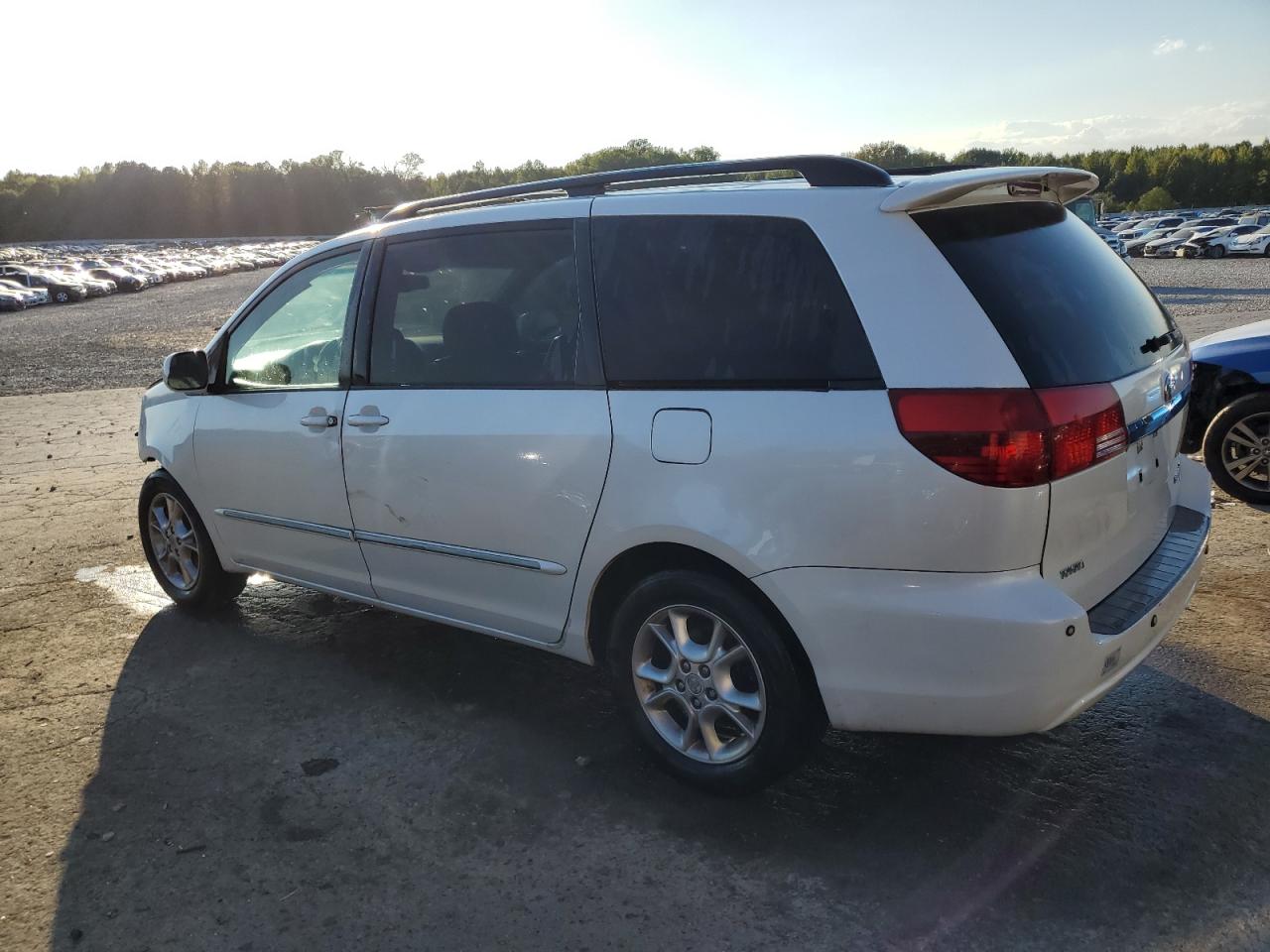 Lot #2860181119 2005 TOYOTA SIENNA XLE