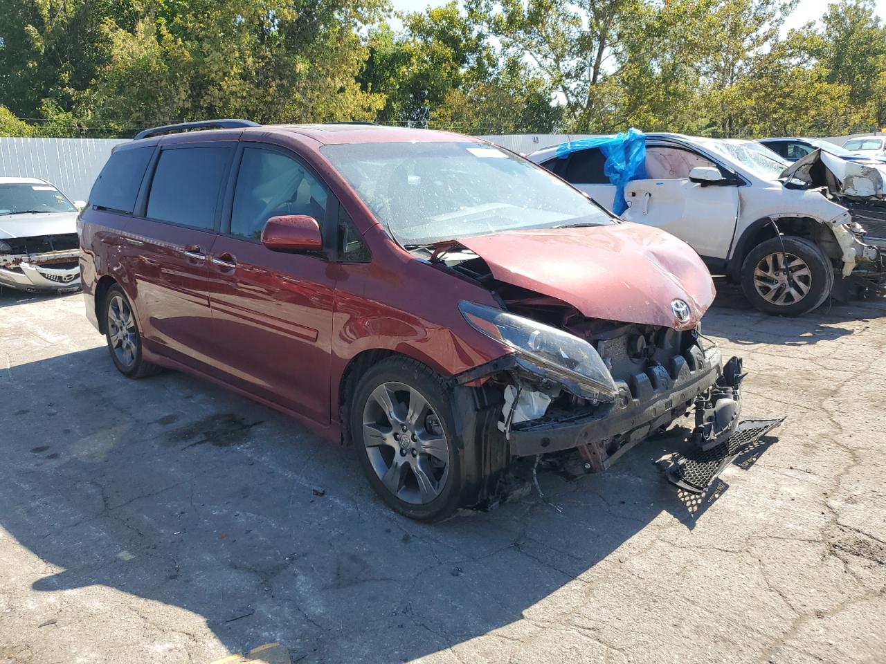 Lot #2960261853 2016 TOYOTA SIENNA SE