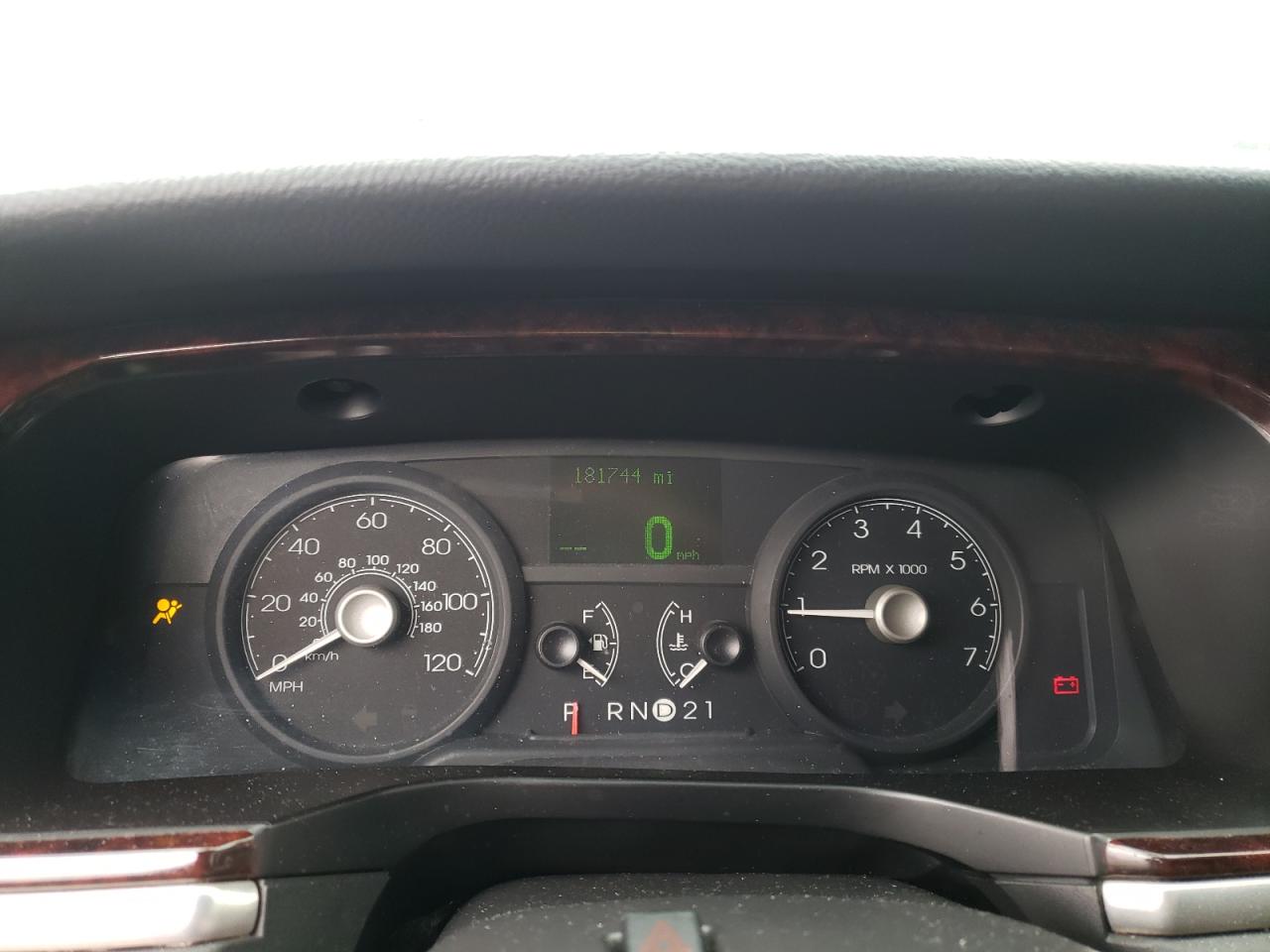 LINCOLN TOWN CAR SIGNATURE LIMITED