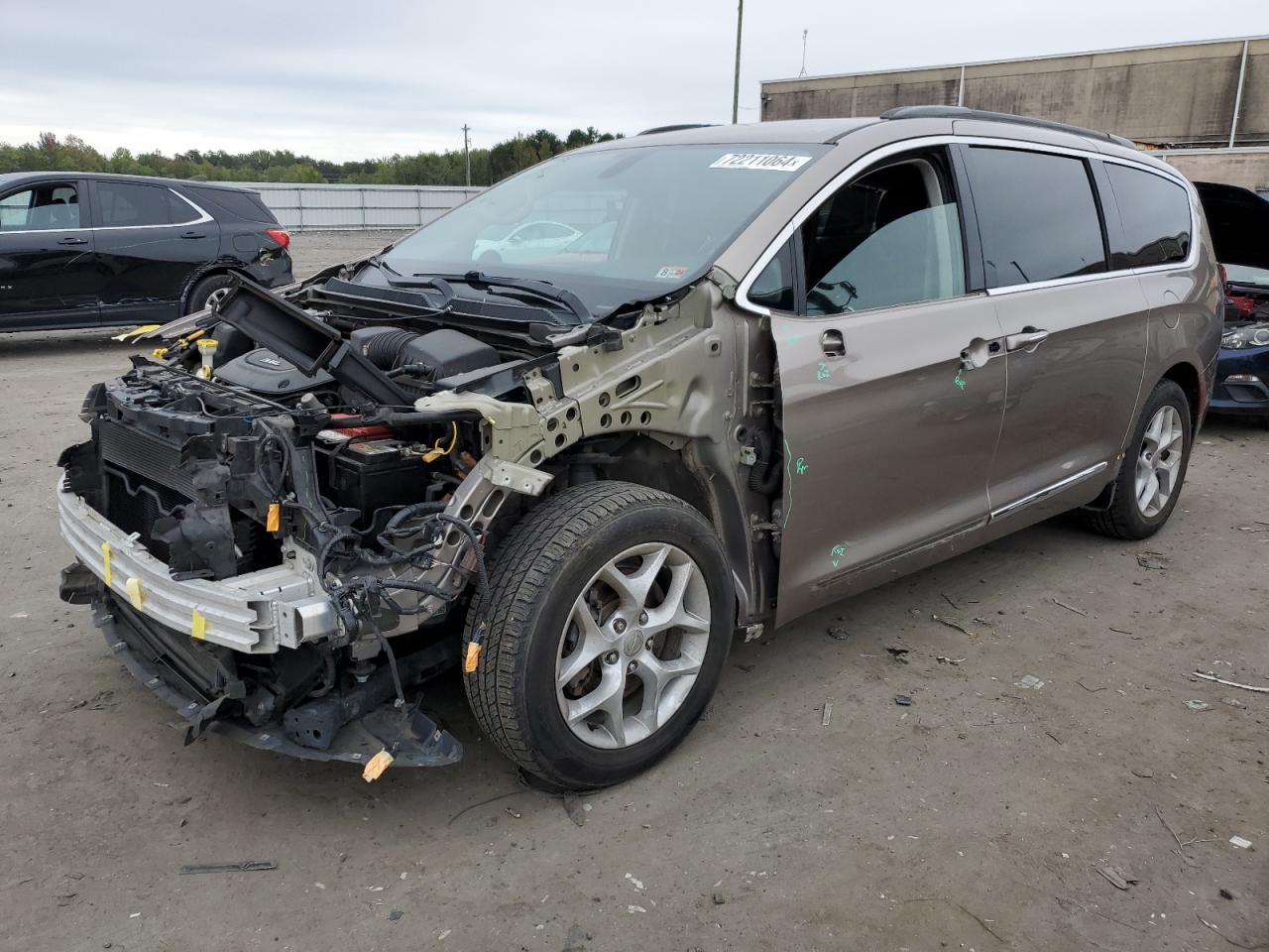  Salvage Chrysler Pacifica