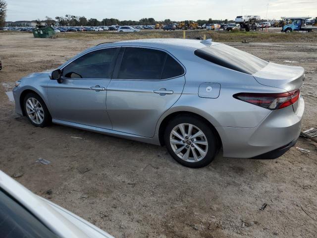 VIN 4T1C11AKXNU668755 2022 Toyota Camry, LE no.2