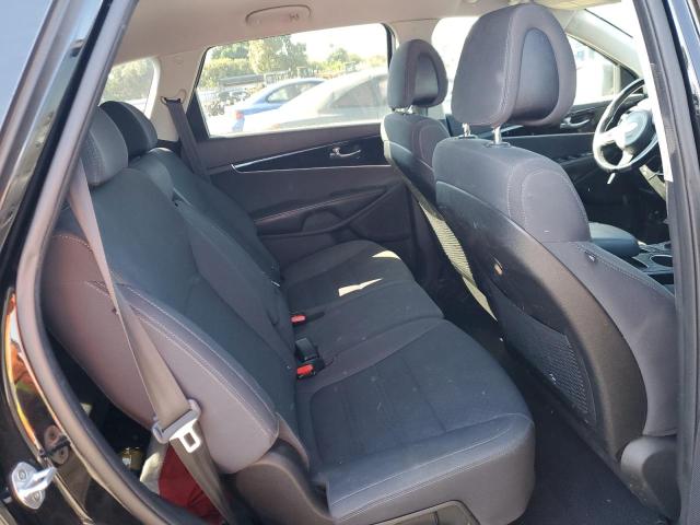 2016 KIA SORENTO LX - 5XYPG4A30GG061900