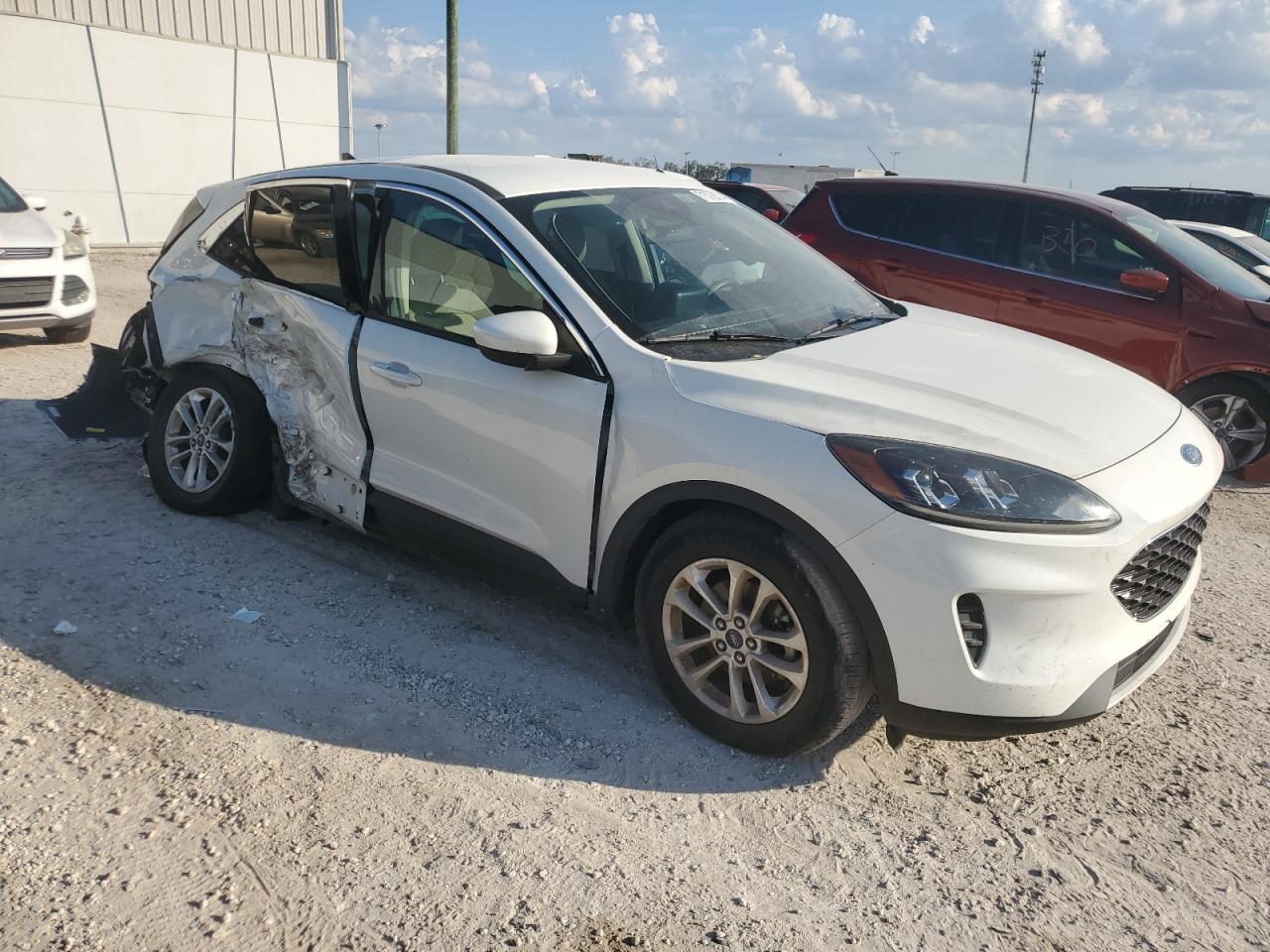 Lot #2989212756 2020 FORD ESCAPE SE