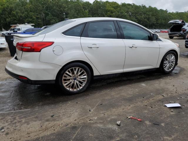 VIN 1FADP3J20FL360431 2015 FORD FOCUS no.3