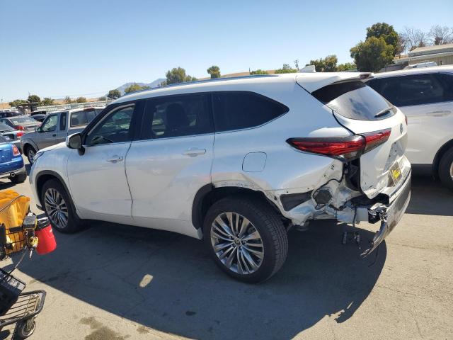 VIN 5TDFZRBH6MS111601 2021 Toyota Highlander, Platinum no.2