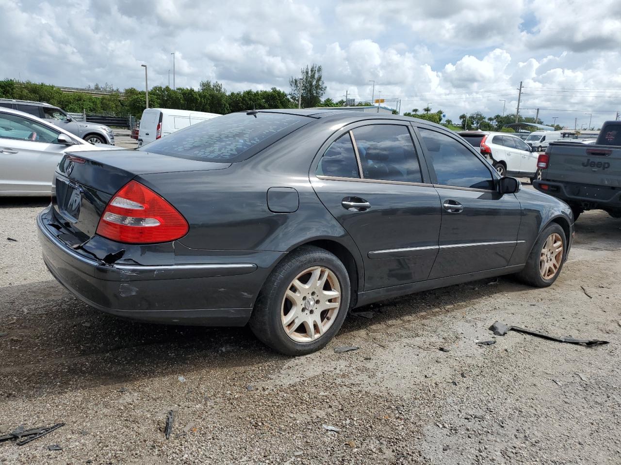 MERCEDES-BENZ E 320 2004 gray sedan 4d gas WDBUF65J34A422296 photo #4